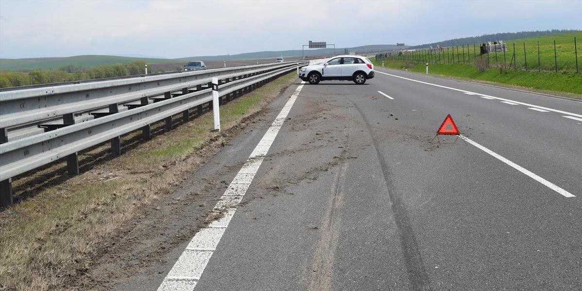 FOTO Polícia hľadá svedkov nehody, ktorá sa stala v piatok na D1 za Popradom