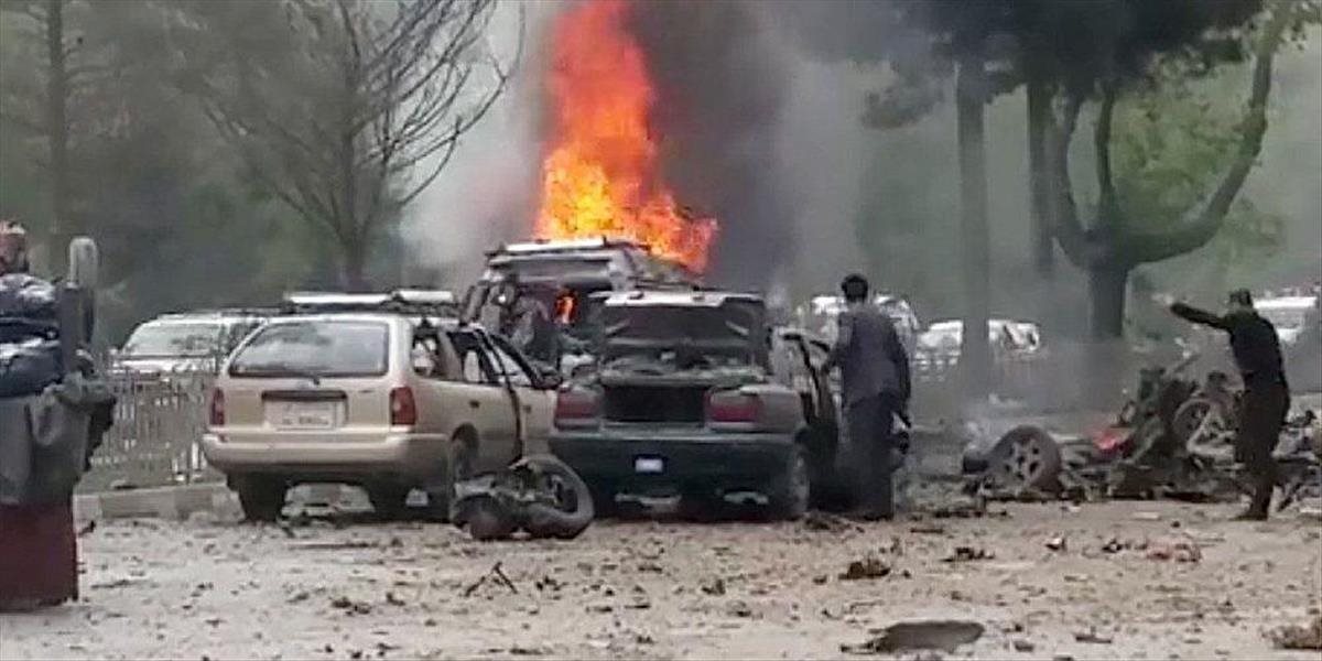 Pri výbuchu nálože umiestnenej pri ceste zomreli štyria ľudia v Afganistane