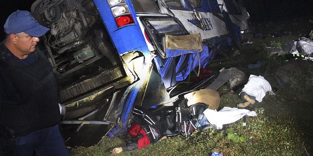 Tragédia: Pri zrážke autobusu s nákladným autom v Číne zahynulo 12 ľudí