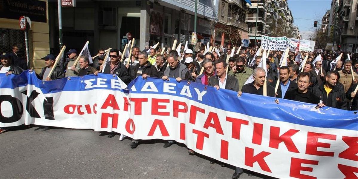 Grécki novinári a členovia posádok trajektov vstúpili do 48-hodinového štrajku