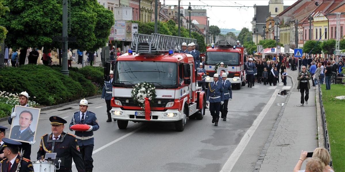 FOTO V Prešove sa konala posledná rozlúčka s hasičskými záchranármi, Kaliňák ich mimoriadne povýšil