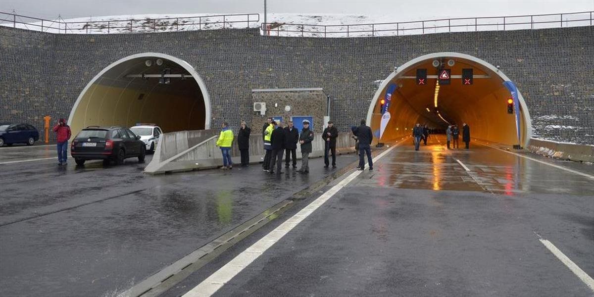 V diaľničnom tuneli Višňové zavalilo pri odstrele muža