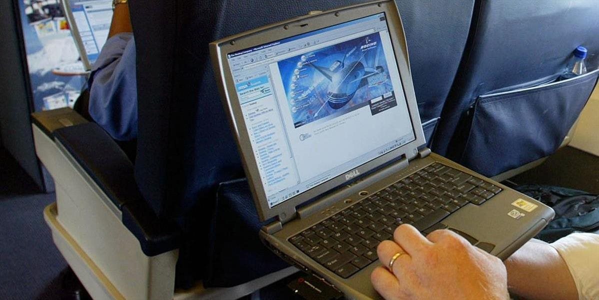 EÚ a USA rokovali o bezpečnosti leteckej dopravy, laptopy z EÚ zatiaľ nedostanú červenú