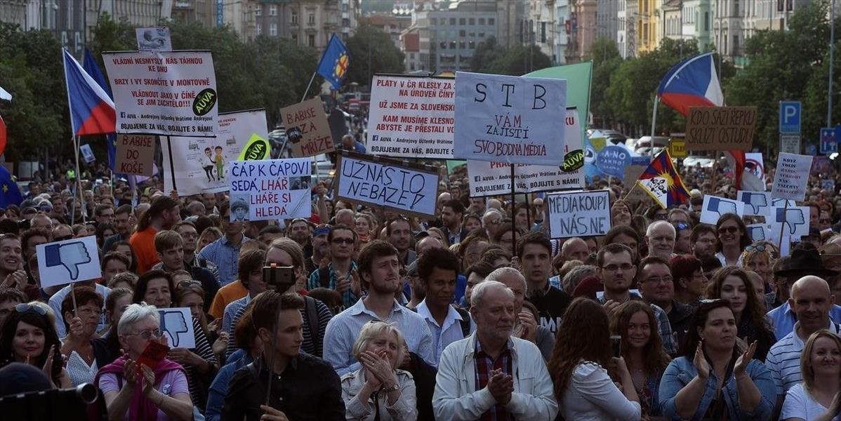 FOTO V Čechách sa opäť demonštrovalo, ľudia požadujú odchod Zemana a Babiša