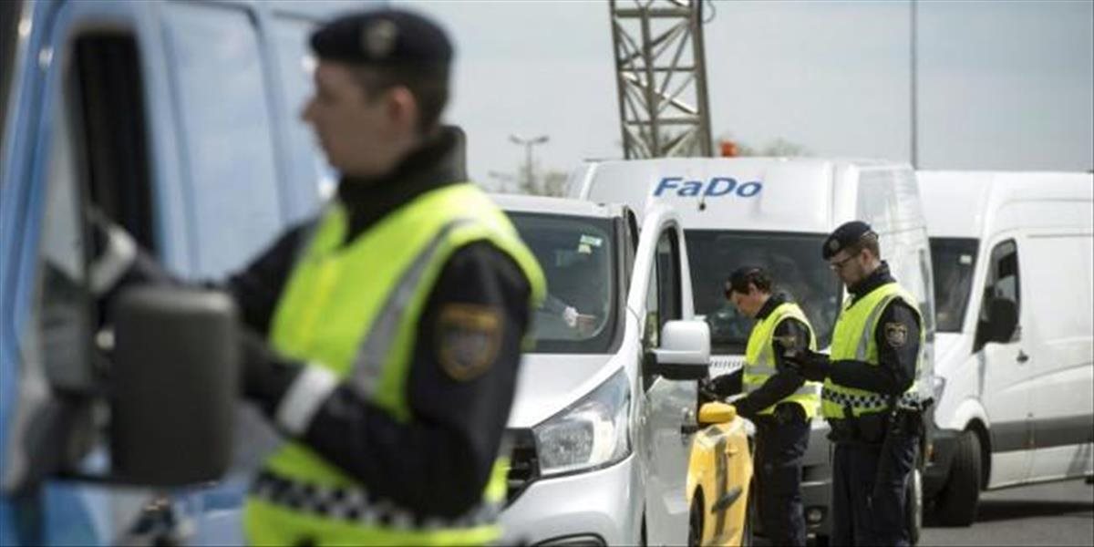Polícia zadržala na východe Slovenska 16 migrantov! Schovávali sa v zadnej časti dodávky