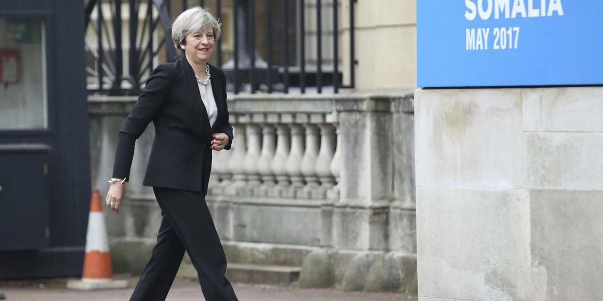 Premiérka Mayová je rozhodnutá obmedziť vstup migrantom do Británie po víťazstve vo voľbách