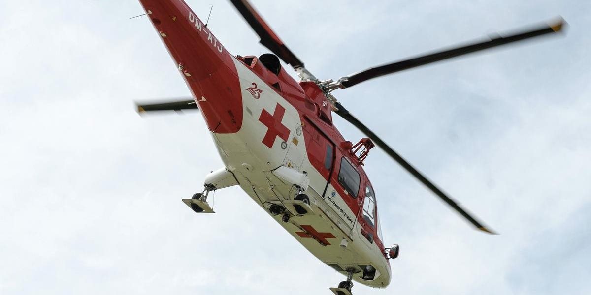Pri požiari v Trnave utrpel popáleniny bezdomovec, zasahoval vrtuľník