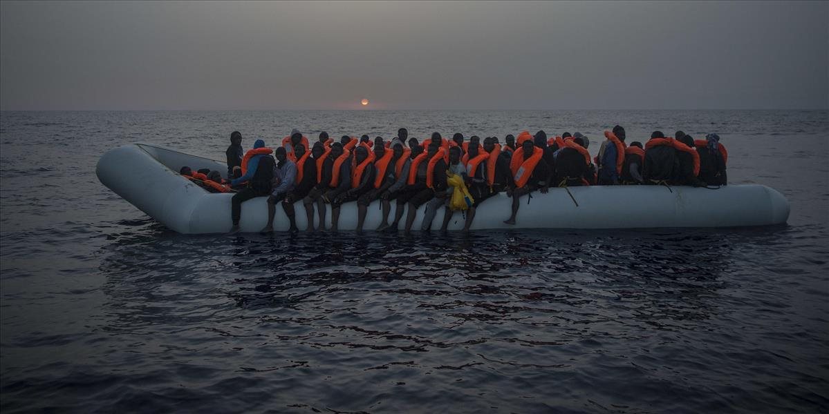Záchanári vytiahli z mora za jediný deň 2300 utečencov