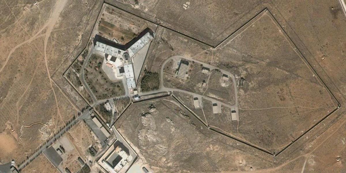 VIDEO+FOTO Satelitné snímky zachytili väznicu s krematóriom v blízkosti Damasku, kde sú hrubo porušované ľudské práva