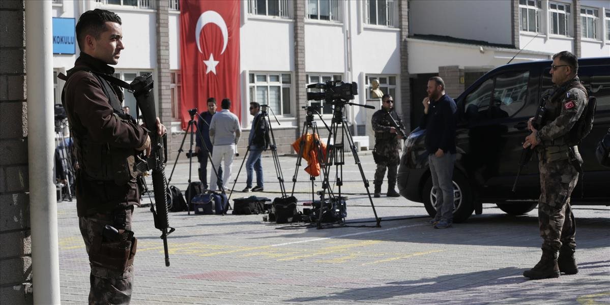 Turecké úrady nariadili zadržanie štyroch členov redakcie opozičného denníka