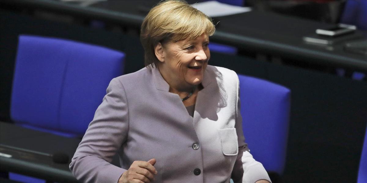 Merkelová je mimoriadne populárna, má reálne šance na úspech vo voľbách