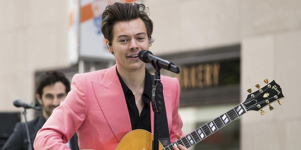 Debutový album Harryho Stylesa ovládol UK Chart