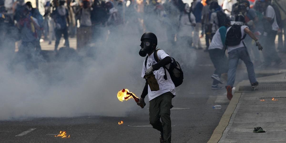 Násilnosti vo Venezuele pokračovali