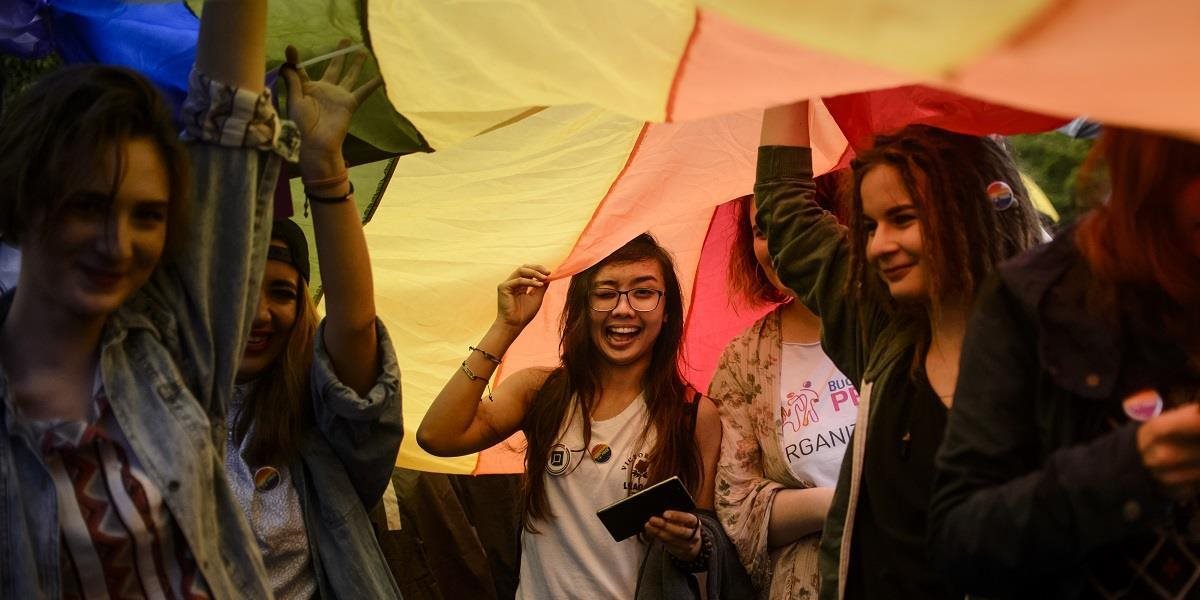 Tisícka ľudí sa v Bukurešti zúčastnila na pochode za práva gejov