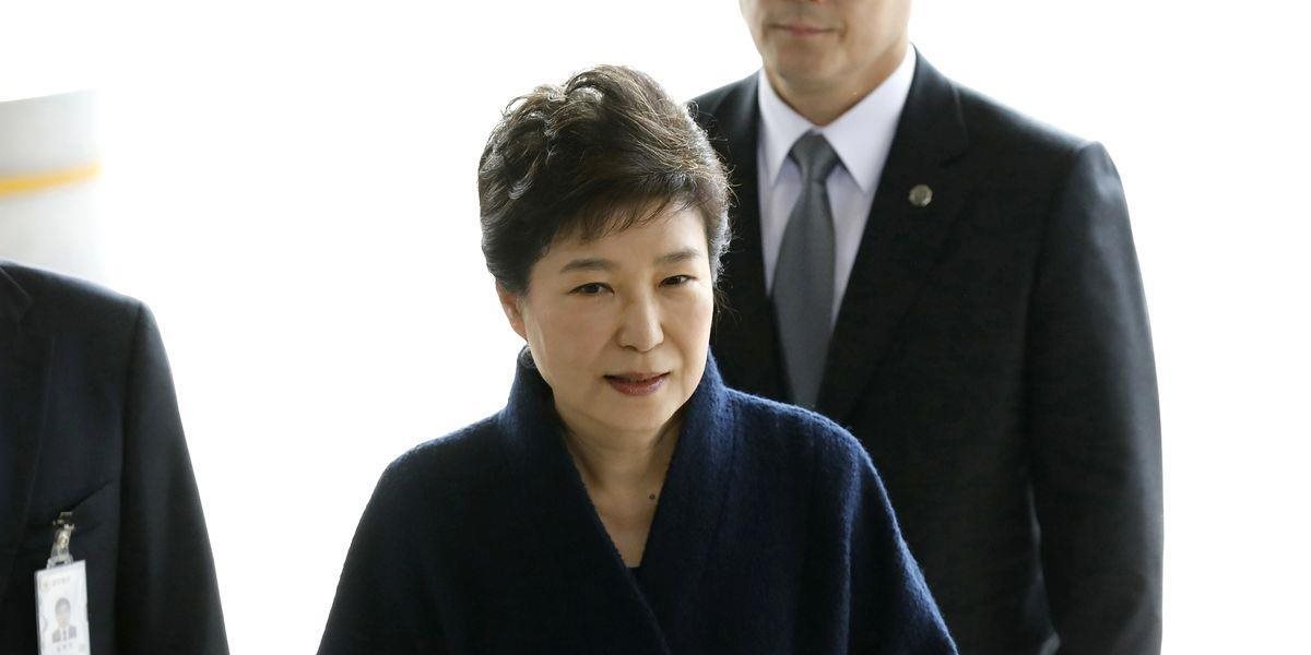 Zosadená exprezidentka Pak Kun-hje sa v utorok postaví pred súd, čeliť bude obvineniam zo zneužitia právomocí