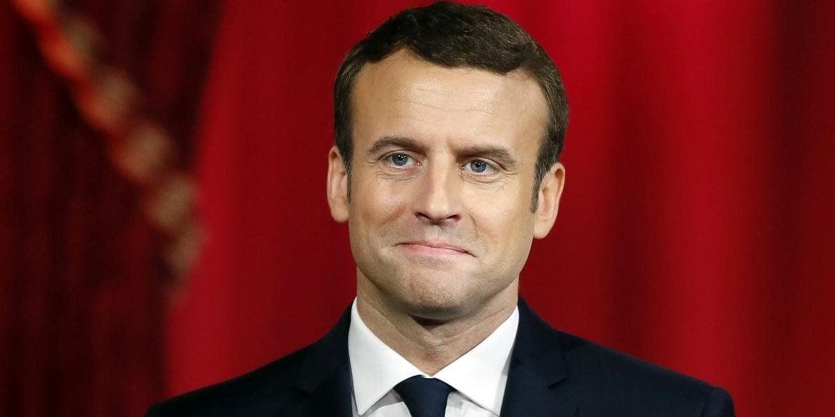 V historických tabuľkách popularity je Macron za de Gaullom a Sarkozym