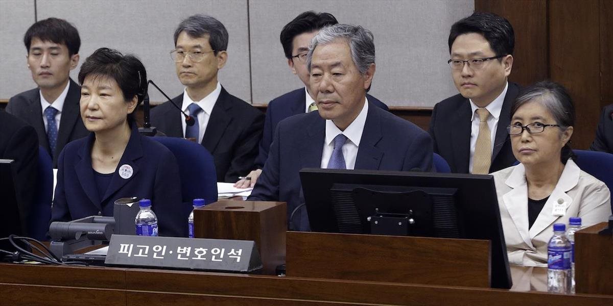 VIDEO Juhokórejská exprezidentka sa dnes postavila pred súd, všetky obvinenia z korupcie, vydierania a zneužitia funkcie popiera