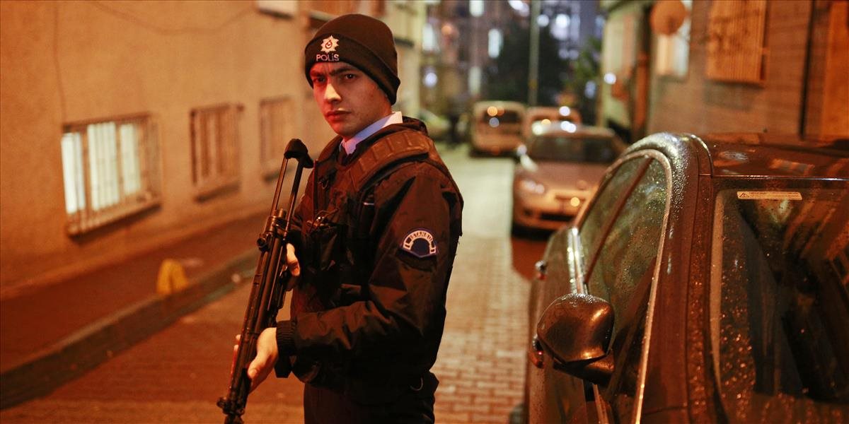 Zatýkanie v Turecku pokračuje, za mrežami skončili ďalšie stovky ľudí