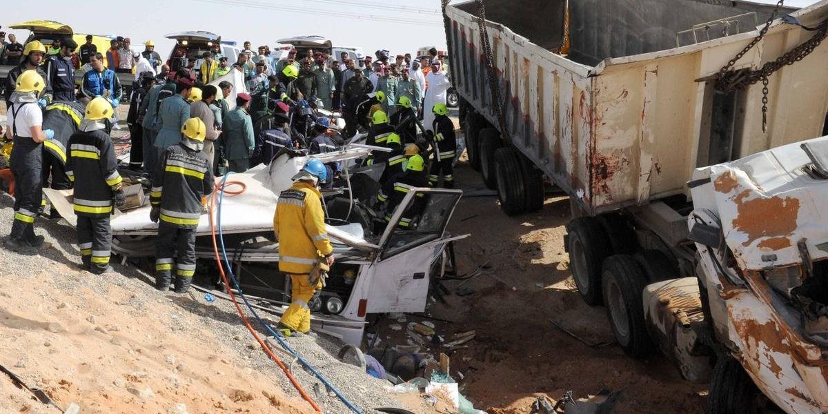 Pri havárii autobusu v Dubaji zomrelo sedem ľudí