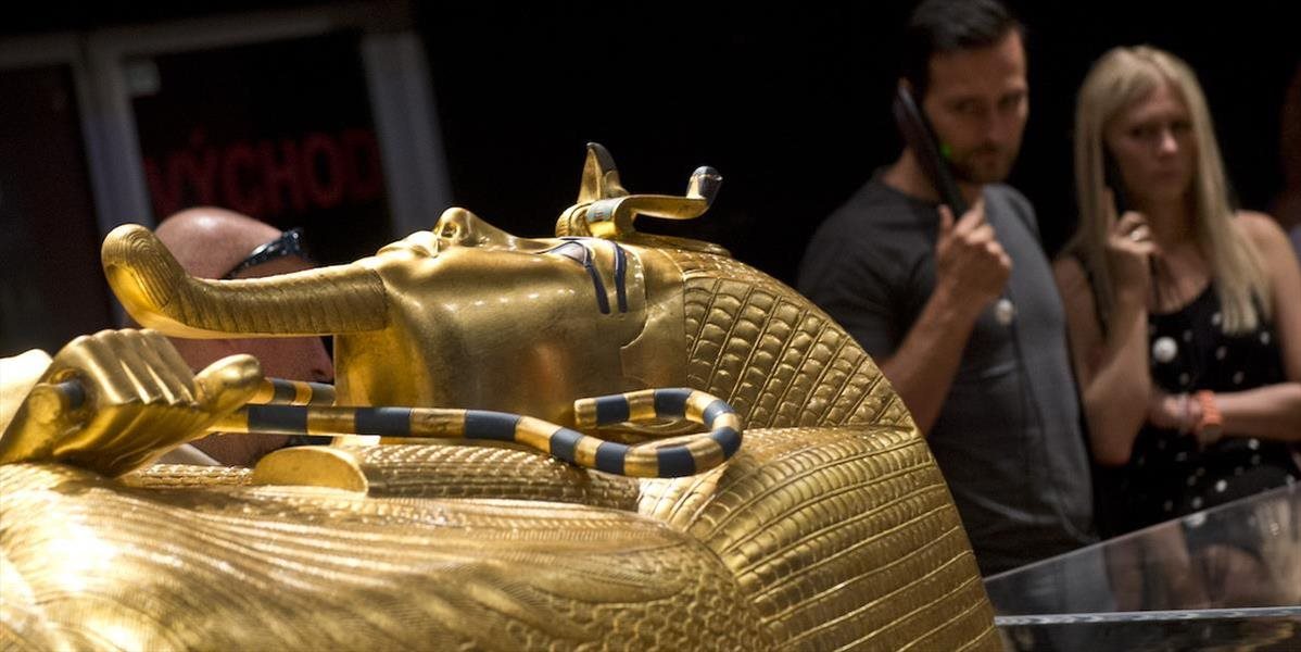 Egypt presťahoval Tutanchamonovo pohrebné lôžko a voz do nového múzea