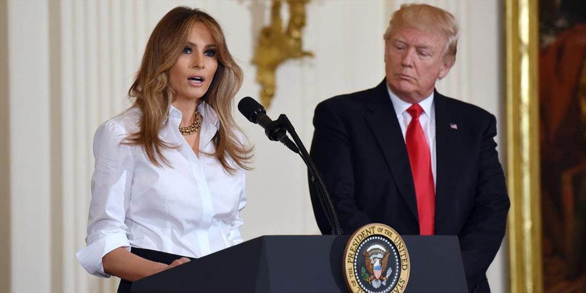 VIDEO Kríza? Prvá dáma Melania Trump odmieta na verejnosti držať  manžela za ruku!