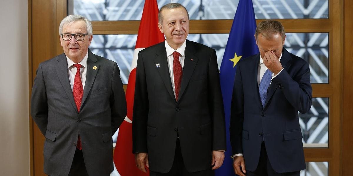 Tusk a Juncker pripomenuli Erdoganovi potrebu dodržiavať ľudské práva