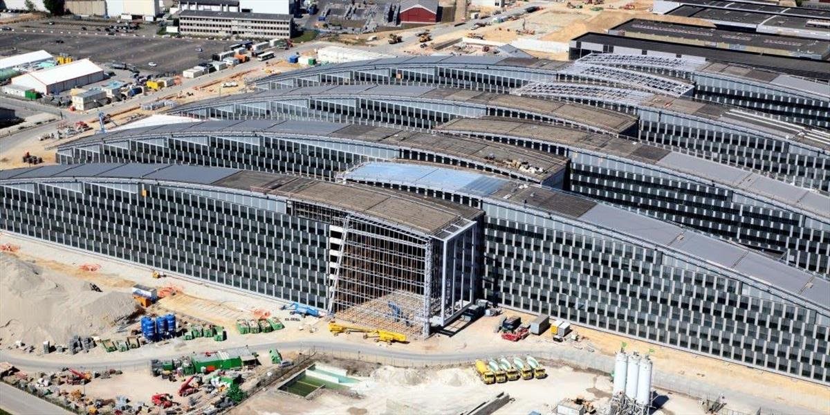 Stoltenberg prebral od Belgicka novú budovu NATO, úplne dokončená ešte nie je