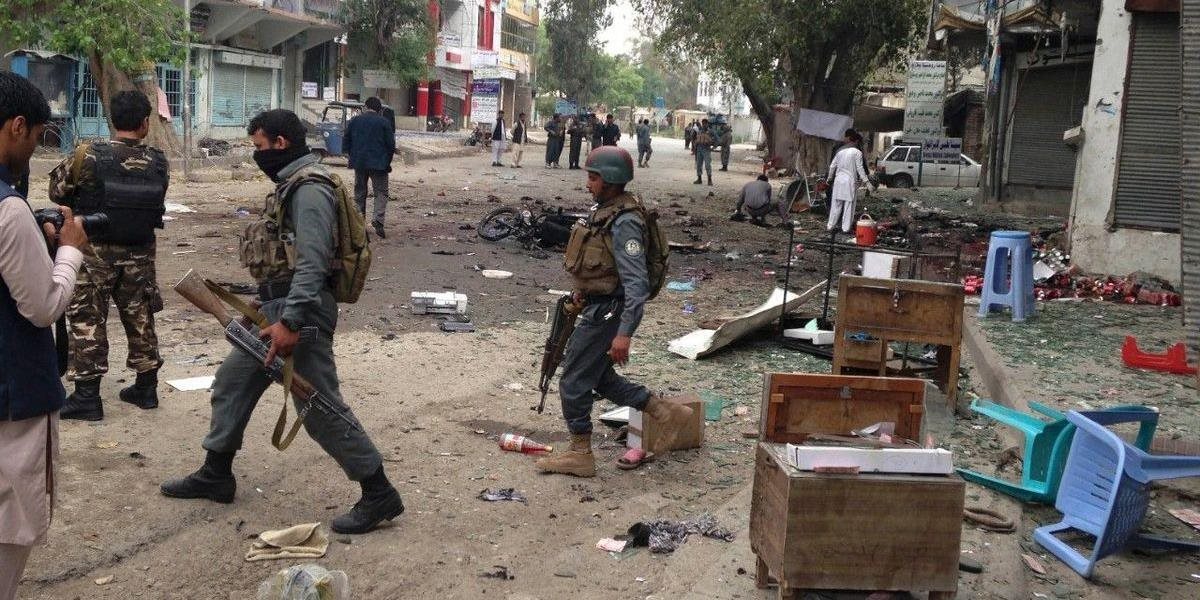 Útoky Talibanu pripravili o život najmenej 18 ľudí v Afganistane