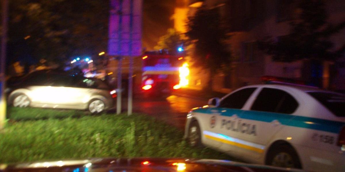 Vyšetrujú nočný požiar áut v bratislavskom Ružinove