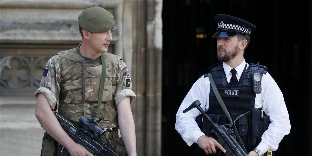 V Manchestri zatkli dve ďalšie osoby: Polícia použila riadenú explóziu