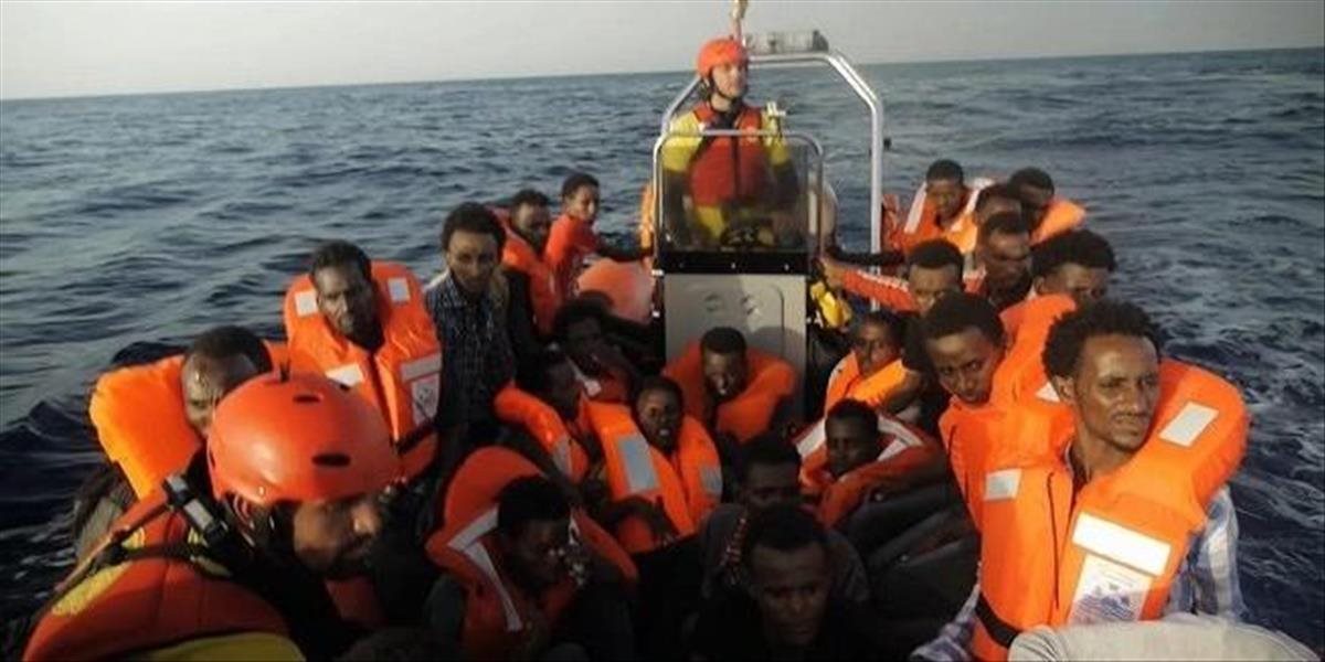Španieli zachránili v dvoch člnoch 38 migrantov z Afriky