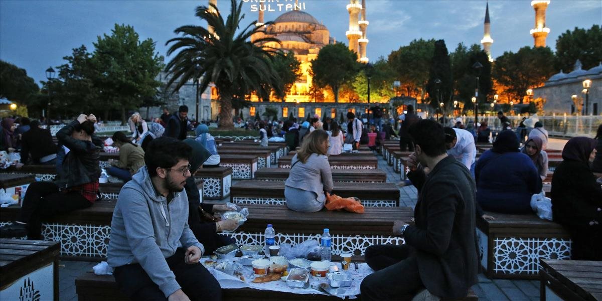 V moslimskom svete sa počas tohto víkendu začína ramadán
