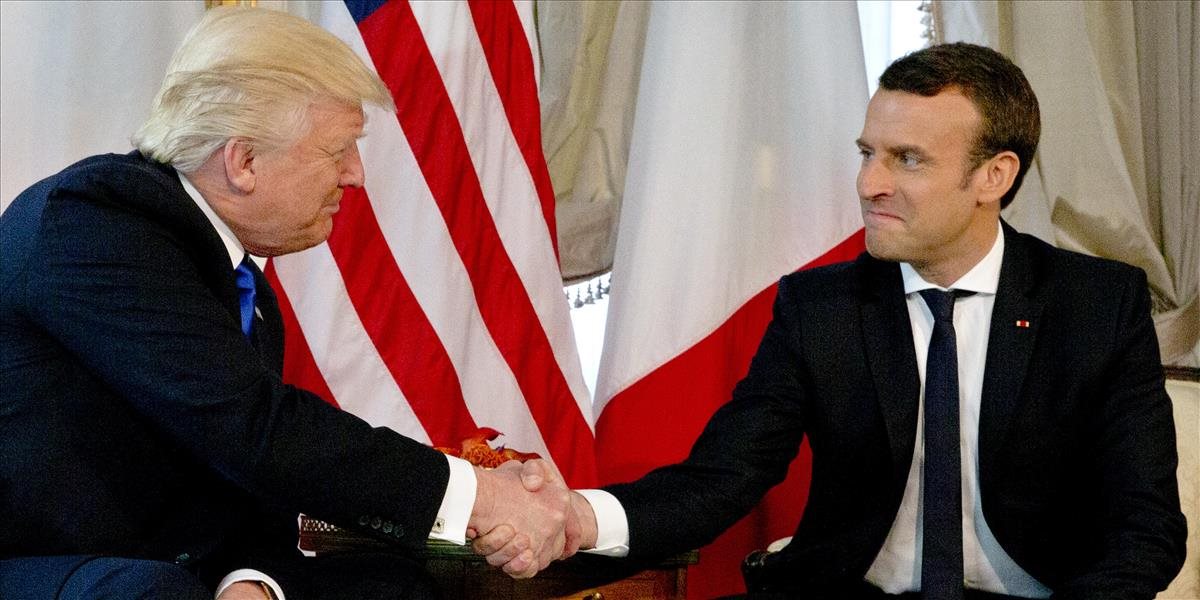 VIDEO Macron označil podanie si ruky s Trumpom za okamih pravdy