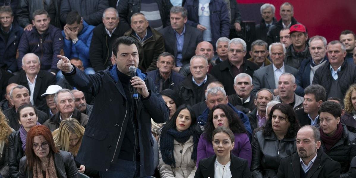 Účastníkov opozície v Albánsku pravdepodobne niekto otrávil počas mítingu Demokratickej strany