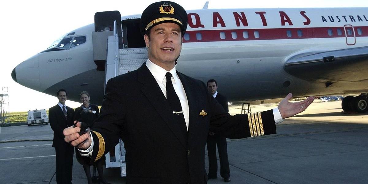 Herec John Travolta daroval historickej spoločnosti svoje súkromné lietadlo
