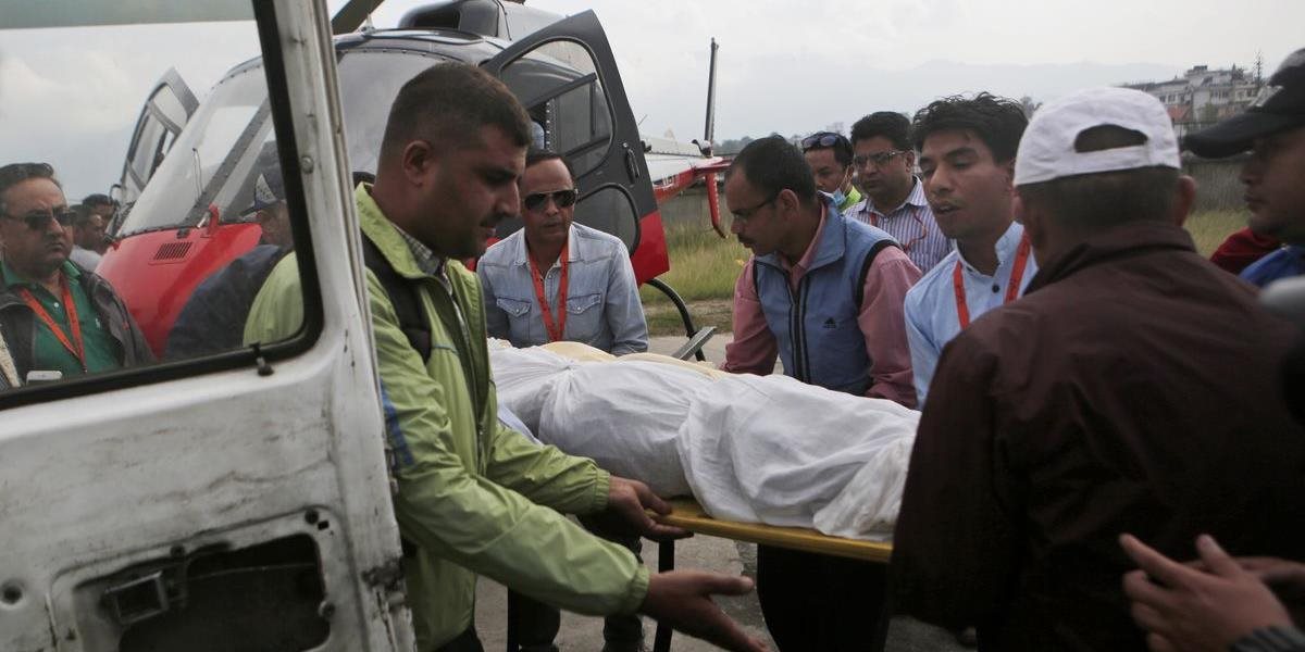 VIDEO Nehoda vojenského nákladného lietadla v Nepále si vyžiadala život pilota