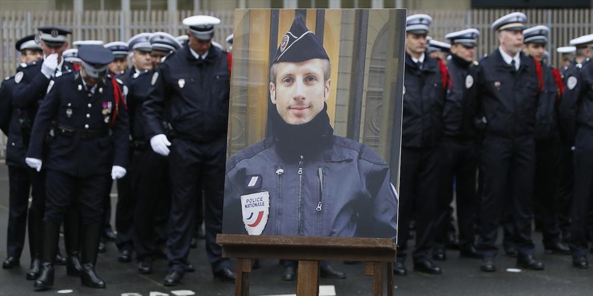 V Paríži sa konal posmrtný sobáš homosexuálneho policajta zastreleného na Champs-Elysées