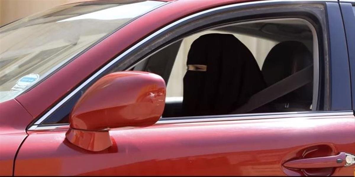 Saudský princ chce pustiť ženy za volant: Keď dokázali jazdiť na ťavách, zvládnu aj šoférovať