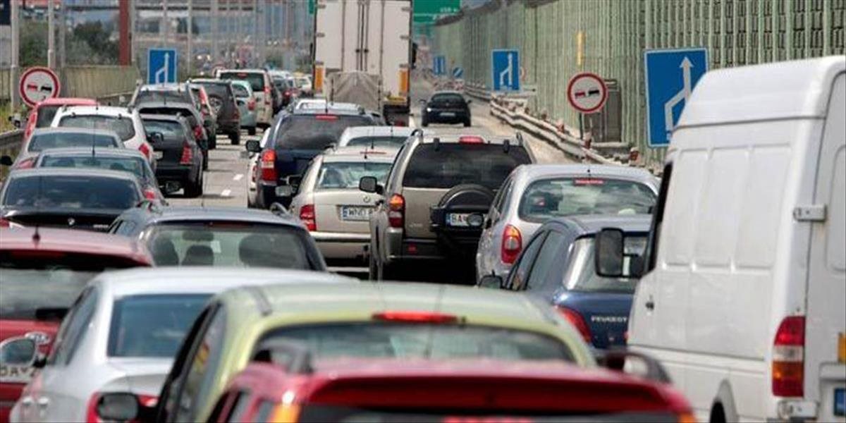 Slováci sú nespokojní s dopravnou situáciou-nedokončenými úsekmi diaľnic či preplnenosťou ciest