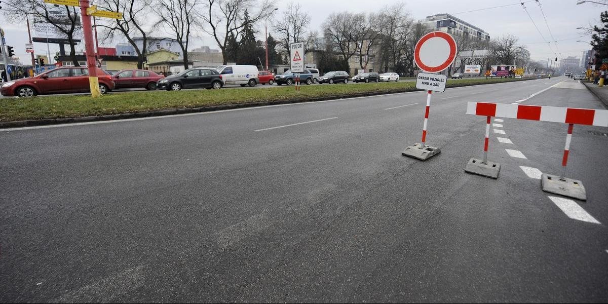 Vodiči pozor: Žižkova ulica v Starom Meste v Bratislave je neprejazdná