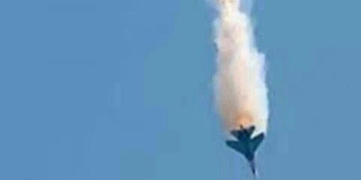 Sýrsky povstalci zostrelili vládne vojenské lietadlo