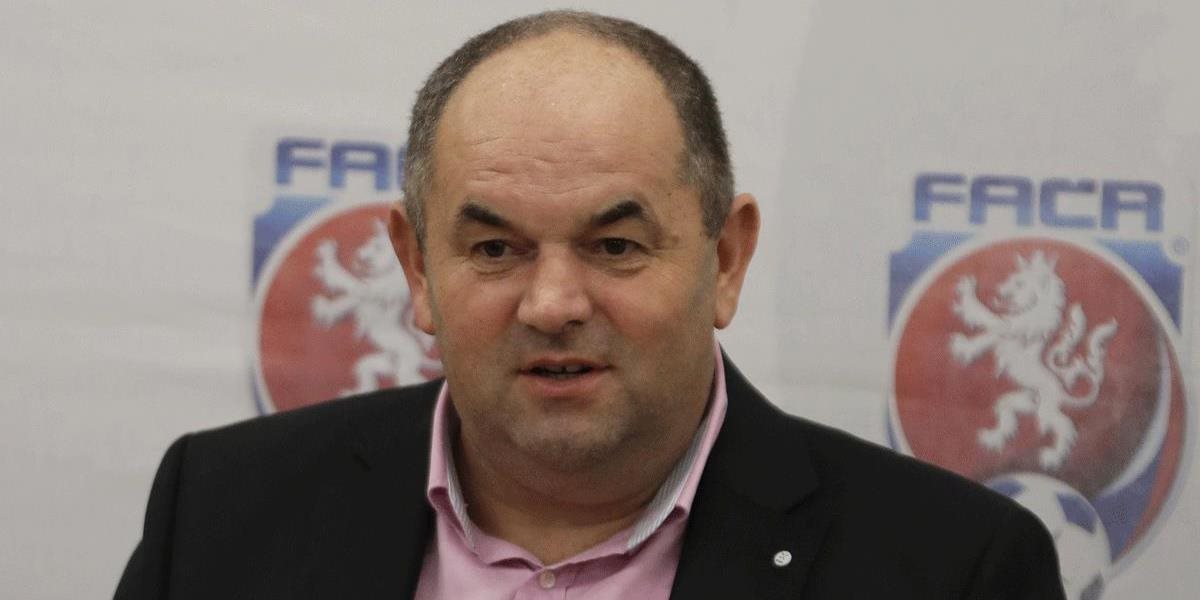 Väzobne stíhaný šéf českého futbalu rezignoval na svoj post