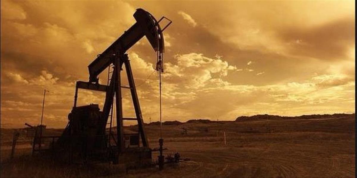 Ceny ropy prudko klesli, zlacnelo aj zlato