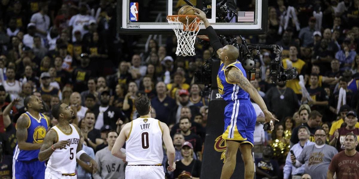 NBA: Obhajca ťahá za kratší koniec, Warriors sú iba krok od zisku titulu