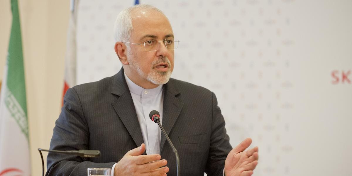 Donald Trump tvrdí, že Irán si za útok Teheráne môže sám: Zaríf to však odmieta