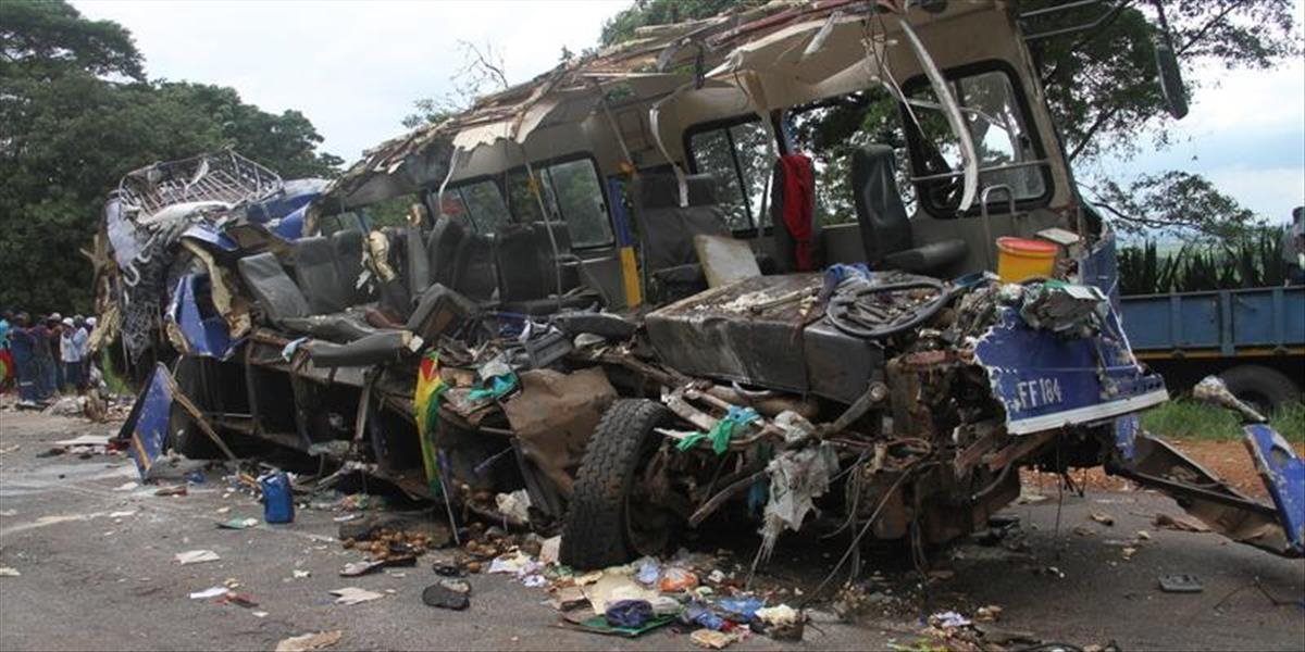 Vodič nezvládol riadenie, pri havárii autobusu v Zimbabwe zahynulo 45 ľudí