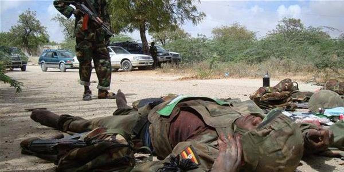 K útoku na vojenskú základňu v Somálsku, pri ktoréj zahynulo takmer 70 vojakov, sa priznali milície aš-Šabáb