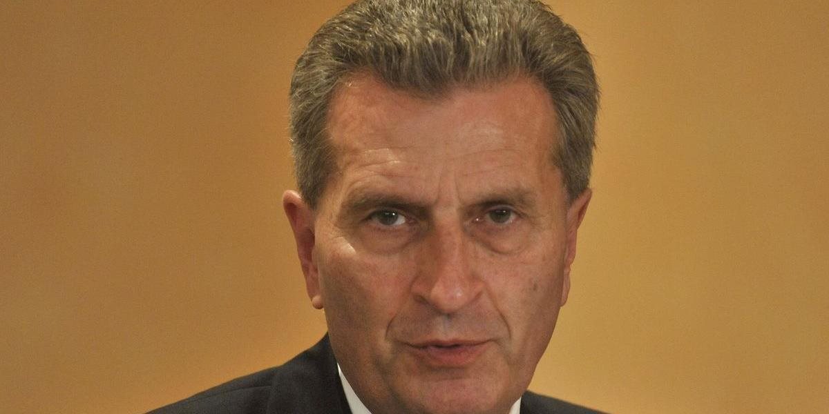 Komisár Oettinger sa obáva oddialenia začiatku rokovaní o brexite