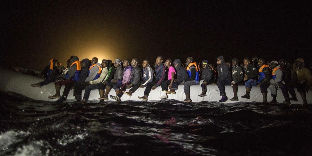 Iba počas víkendu v Stredozemnom mori zachránili takmer tritisíc migrantov pred utopením