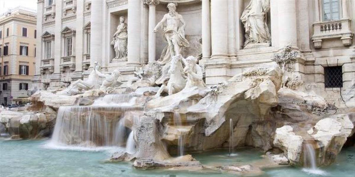 Za kúpanie sa v slávnych fontánach Ríma bude hroziť mastná pokuta